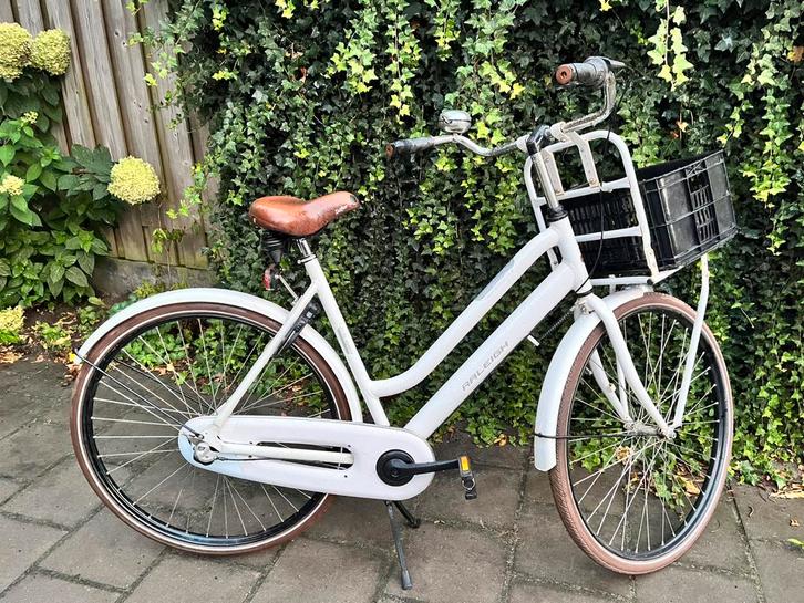 Raleigh damesfiets 28 inch - 3 versn -  Framemaat 50 cm wit, Fietsen en Brommers, Fietsen | Dames | Damesfietsen, Zo goed als nieuw