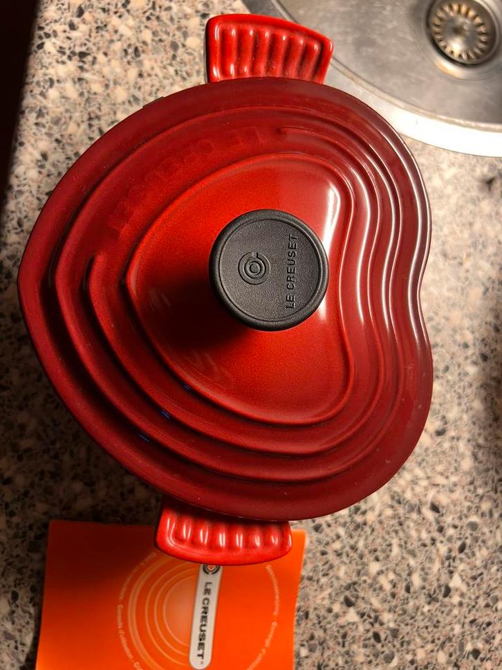 Nieuwe Creusset braadpan hartvorm ., Huis en Inrichting, Keuken | Potten en Pannen, Nieuw, Koekenpan of Braadpan, Gietijzer, Verzenden