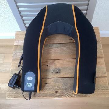 Nek massage kussen en rug/buik verwarmingskussen. € 9.95 pst beschikbaar voor biedingen