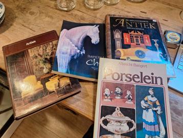 Vier boeken over antiek en dergelijke  beschikbaar voor biedingen
