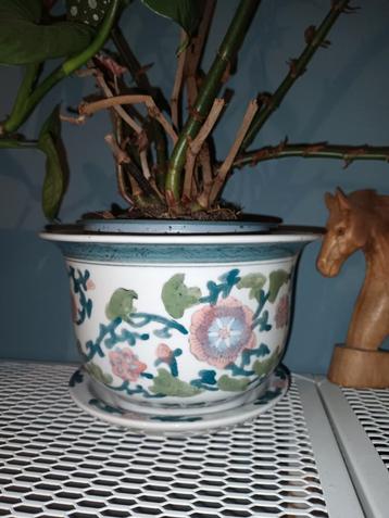 Chinese Bloempot met Schotel beschikbaar voor biedingen
