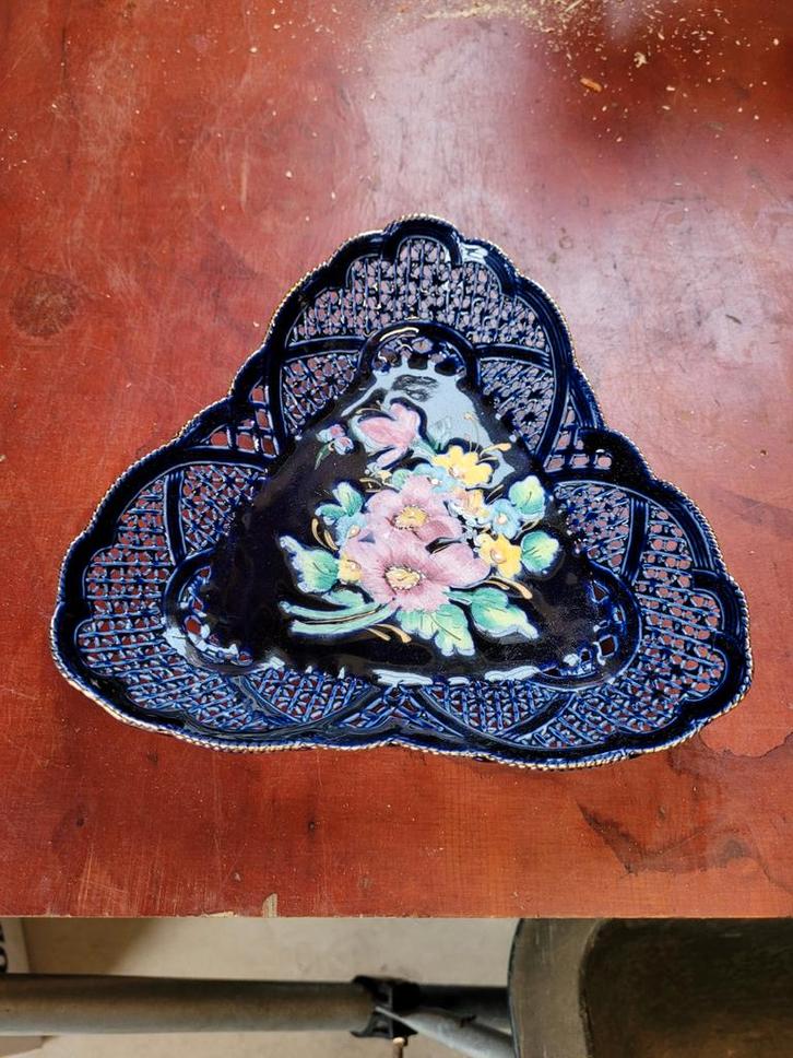 Snoepschaaltje / Chocoladeschaaltje met Bloemen, Antiek en Kunst, Antiek | Keramiek en Aardewerk, Ophalen of Verzenden