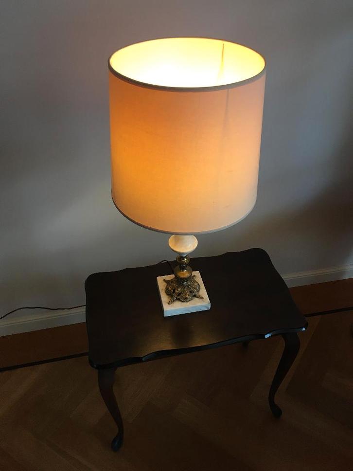 Sfeervolle klassieke vintage schemerlamp op marmeren voet, Huis en Inrichting, Lampen | Tafellampen, Gebruikt, 50 tot 75 cm, Metaal