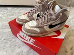 Nike dunk high kleur fossil stone sail black maat 39, Kleding | Dames, Schoenen, Beige, Nike, Ophalen of Verzenden, Sneakers of Gympen