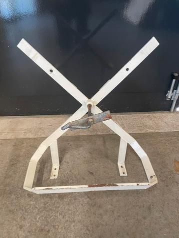 Volkswagen T2A of T2B reserve wiel steun voor front. beschikbaar voor biedingen