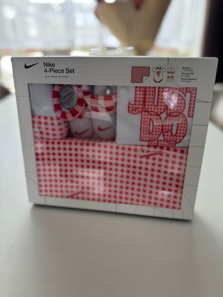 Nike Baby Set 6-12 maanden - Nieuw, Ophalen of Verzenden, Nieuw, Maat 68