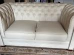 Lederen Chesterfield bank 2 zits wit, Ophalen, Zo goed als nieuw, 75 tot 100 cm, Tweepersoons