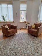 Twee fauteuils, stoelen, suède, leer, lichtbruin, Huis en Inrichting, Fauteuils, Ophalen, Gebruikt, 75 tot 100 cm, 50 tot 75 cm