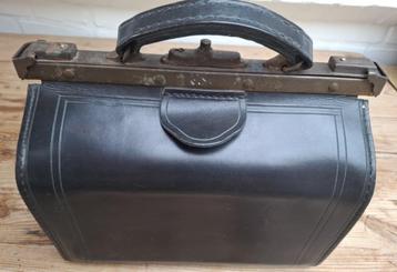 Zwarte Franse brocante dokterstas beschikbaar voor biedingen