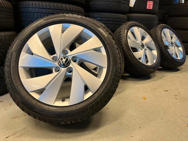 Originele VW Golf Winterset Belmont Pirelli Caddy Touran, Auto-onderdelen, Banden en Velgen, Banden en Velgen, Winterbanden, 17 inch