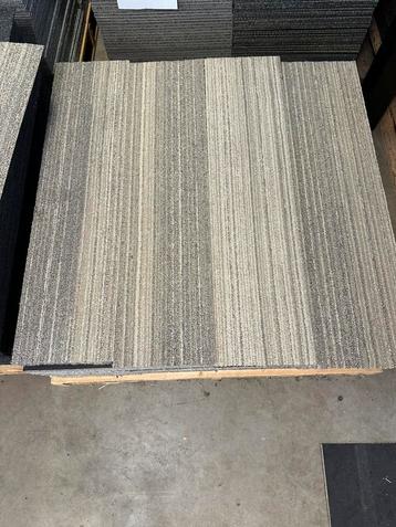 Tapijttegels beige 45m2 interface beschikbaar voor biedingen