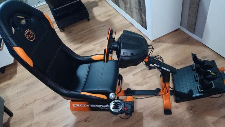 Playseat Evolution Q + Thrustmaster setup., Spelcomputers en Games, Spelcomputers | Sony PlayStation Consoles | Accessoires, Zo goed als nieuw