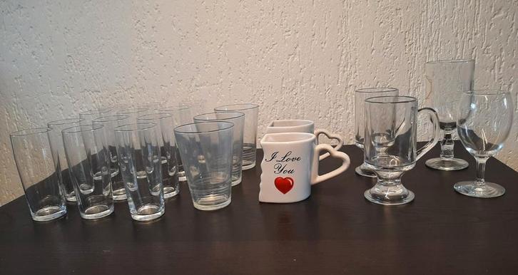 Waterglazen, bierglazen, theekoppen en overige voor uitzet, Verzamelen, Glas en Borrelglaasjes, Zo goed als nieuw, Overige typen
