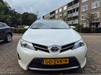 Toyota Auris 1.8 Full Hybrid 5DR CVT 2013 Wit, Auto's, Toyota, 65 €/maand, 4 cilinders, Wit, Origineel Nederlands