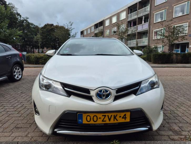 Toyota Auris 1.8 Full Hybrid 5DR CVT 2013 Wit, Auto's, Toyota, Particulier, Auris, Hybride Elektrisch/Benzine, Volledig hybride