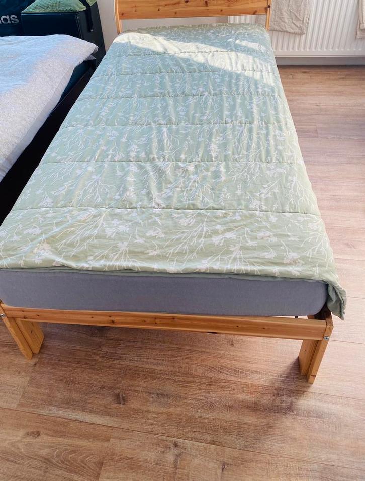 Eenpersoonsbed 90/200, Huis en Inrichting, Slaapkamer | Bedden, Zo goed als nieuw, Eenpersoons, 90 cm, Hout, Wit, Ophalen