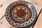 Terracotta bordje met abstracte beschilderingen, antiek, Ophalen of Verzenden, Zo goed als nieuw, Overige materialen