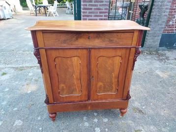 Biedermeier mahonie penantkast. beschikbaar voor biedingen