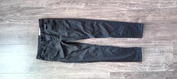 Broek, 42 beschikbaar voor biedingen