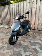 Zip Piaggio iget 50cc 4T brommer van 2019 met geel kenteken, Fietsen en Brommers, Scooters | Piaggio, Maximaal 45 km/u, Zip, Nieuw
