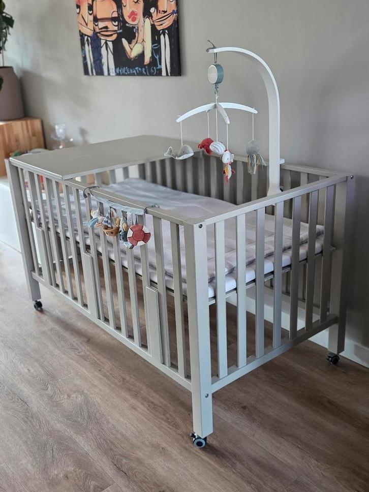 Baby (tweeling) box – compleet mét extra’s, Kinderen en Baby's, Boxen, Zo goed als nieuw, Rond, In hoogte verstelbaar, Boxkleed