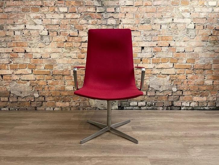 Arper Catifa 60 bij TheReSales, Huis en Inrichting, Fauteuils, Zo goed als nieuw, Metaal, Stof, 50 tot 75 cm, Minder dan 75 cm