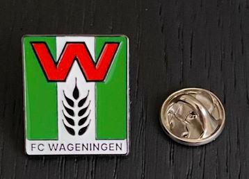 Voetbal speldje pin van oud Eredivisie club FC Wageningen beschikbaar voor biedingen