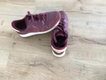 Leuke  bordeau Rode Nike Sneakers beschikbaar voor biedingen