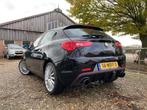Alfa Romeo Giulietta 1.4 T Distinctive | Leder + Navi + Clim, Auto's, Voorwielaandrijving, Gebruikt, 4 cilinders, Zwart
