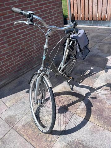 Damesfiets incl. fietstassen beschikbaar voor biedingen