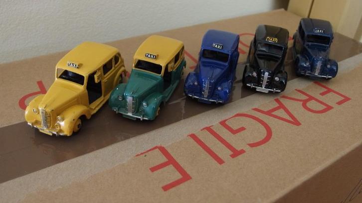 Vijf originele Dinky Toys Engelse Austin Taxi,s., Hobby en Vrije tijd, Modelauto's | 1:43, Zo goed als nieuw, Auto, Dinky Toys