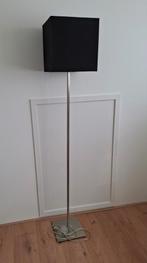 Staande lamp met vierkante kap, Huis en Inrichting, Lampen | Vloerlampen, Ophalen, Stof, 150 tot 200 cm