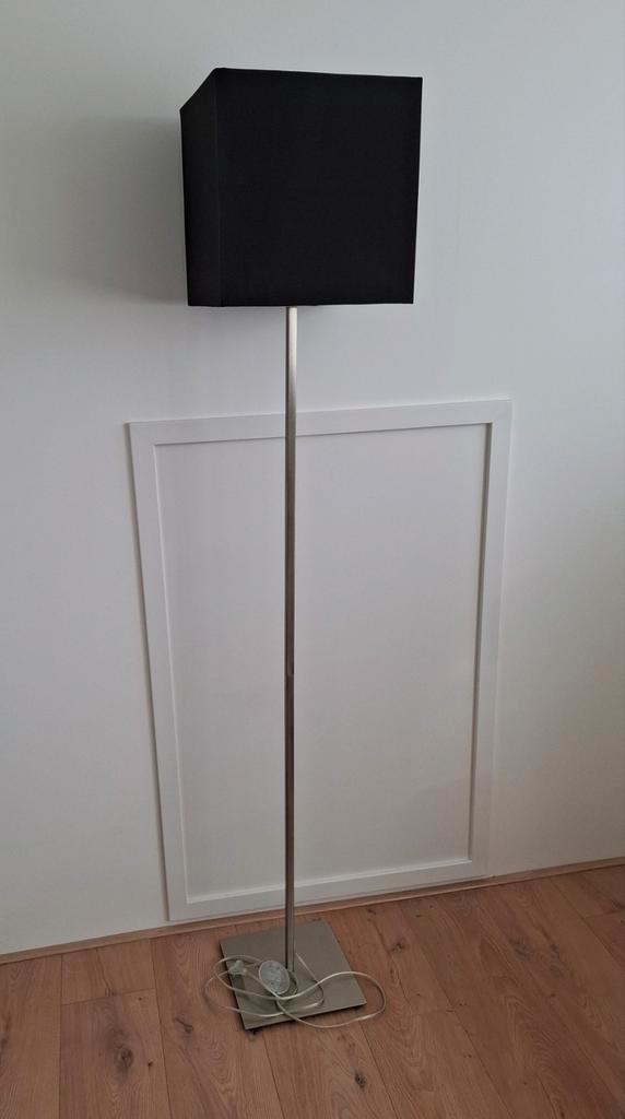 Staande lamp met vierkante kap, Huis en Inrichting, Lampen | Vloerlampen, 150 tot 200 cm, Stof, Ophalen
