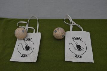  2 stoffen klootzakken met 2 ballen voor klootschietspel beschikbaar voor biedingen