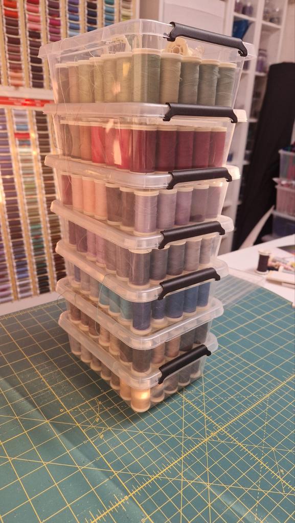 Grote partij Coats Duet garen - 248 klosjes, Hobby en Vrije tijd, Naaien en Fournituren, Gebruikt, Garen of Naald(en), Ophalen of Verzenden