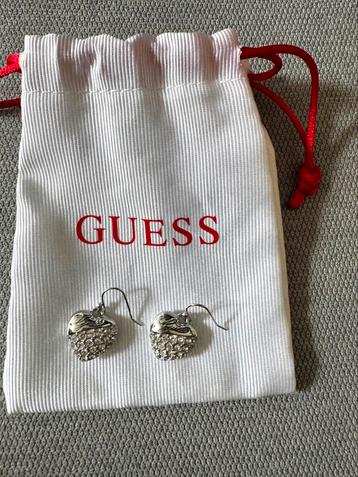 Guess oorbellen (moet weg) beschikbaar voor biedingen