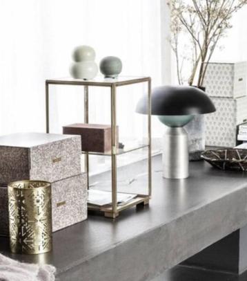 Kast/vitrinekast messing glas House Doctor beschikbaar voor biedingen