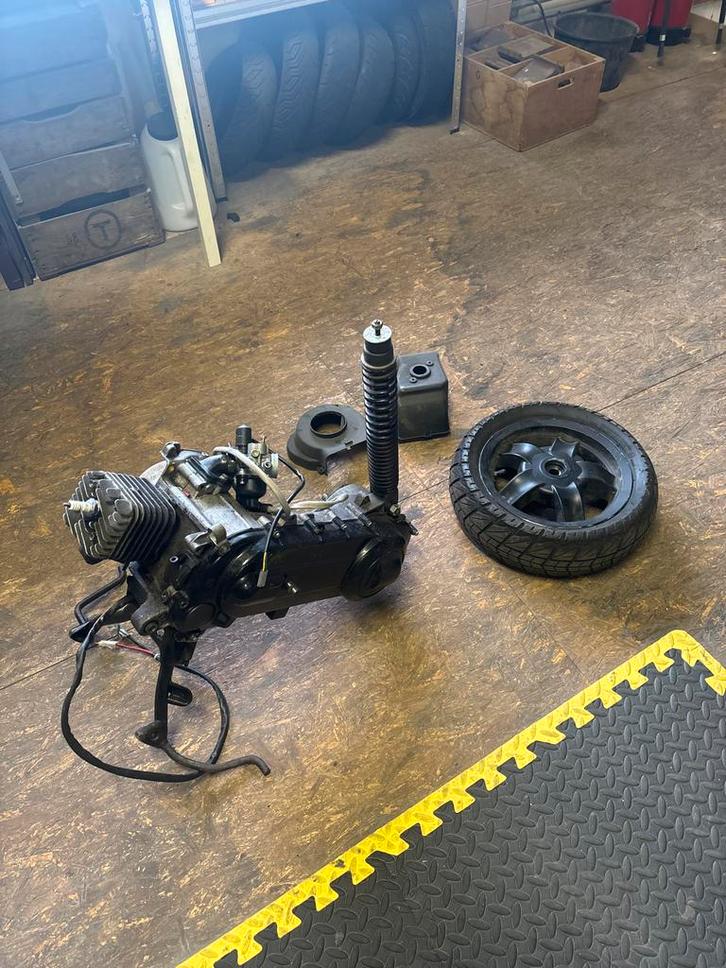 Piaggio Typhoon Compleet Motorblok, Fietsen en Brommers, Brommeronderdelen | Scooters, Gebruikt, Piaggio, Blok, Ophalen of Verzenden