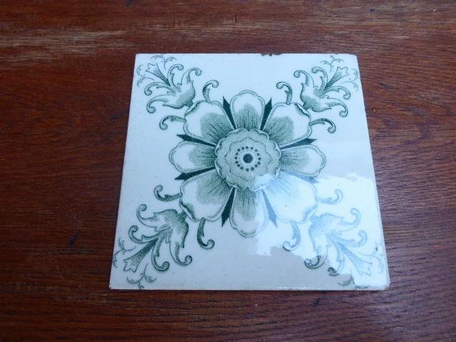 Art nouveau tegel, H, Antiek en Kunst, Antiek | Wandborden en Tegels, Ophalen of Verzenden