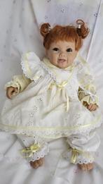 Porseleinen babypop 35 cm., Verzamelen, Poppen, Ophalen of Verzenden, Zo goed als nieuw, Pop