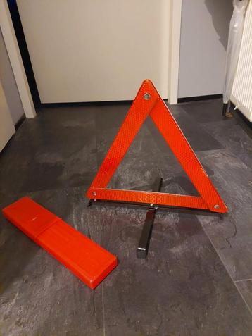 Gevarendriehoek auto beschikbaar voor biedingen