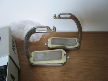 Nr.34: HKM Stijgbeugels veiligheidsbeugels met open zijkant. beschikbaar voor biedingen