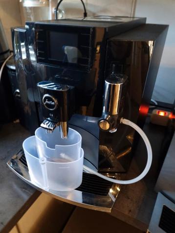 Jura E8 Piano Black Koffiemachine beschikbaar voor biedingen