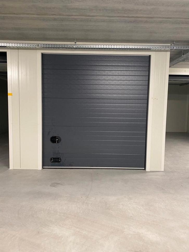 opslagruimte 21M², Auto diversen, Autostallingen en Garages