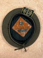 Baret Garde Jagers, maat 56, uit 1954, Verzamelen, Militaria | Algemeen, Ophalen of Verzenden, Landmacht, Nederland, Helm of Baret