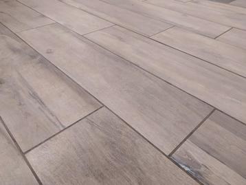 Keramische tegels afm 120x30x3 cm houtlook 8 m2  beschikbaar voor biedingen