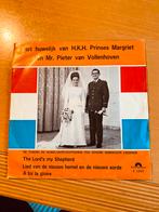 Huwelijk Margriet & Pieter - Vinyl Single, Ophalen of Verzenden, Gebruikt, Nederland, Kaart, Foto of Prent