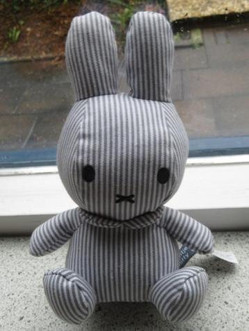 Nijntje Miffy Dick Bruna grijs gestreept katoen meet ca 23 c beschikbaar voor biedingen