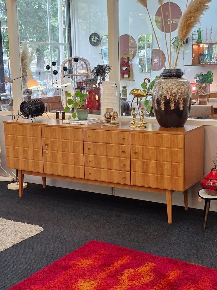 Groot vintage dressoir met kleine messing greepjes 70s, Huis en Inrichting, Kasten | Ladekasten, Gebruikt, Minder dan 100 cm, 25 tot 50 cm