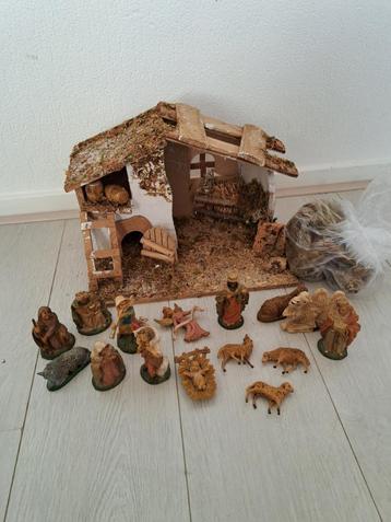 Kerststal, hout incl. 15 kerststal beelden beschikbaar voor biedingen